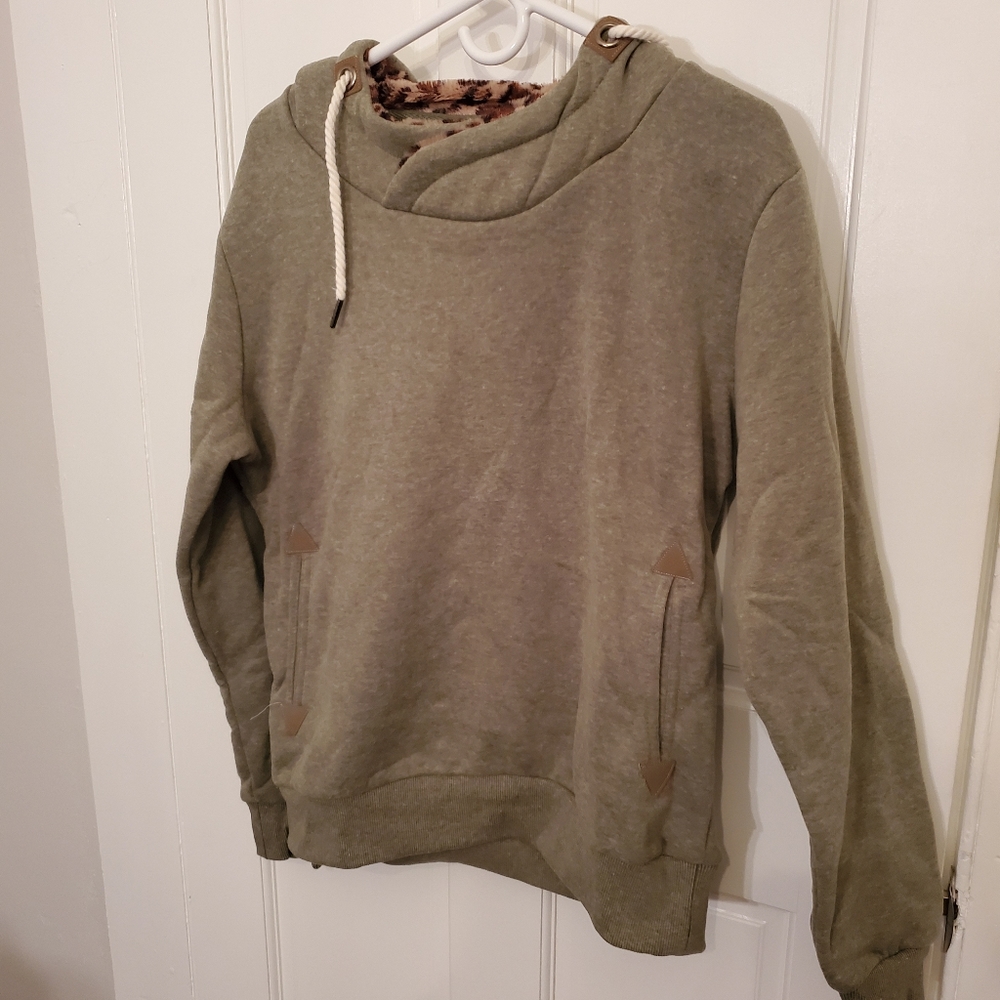 Lee Hanton Pullover Hoodie